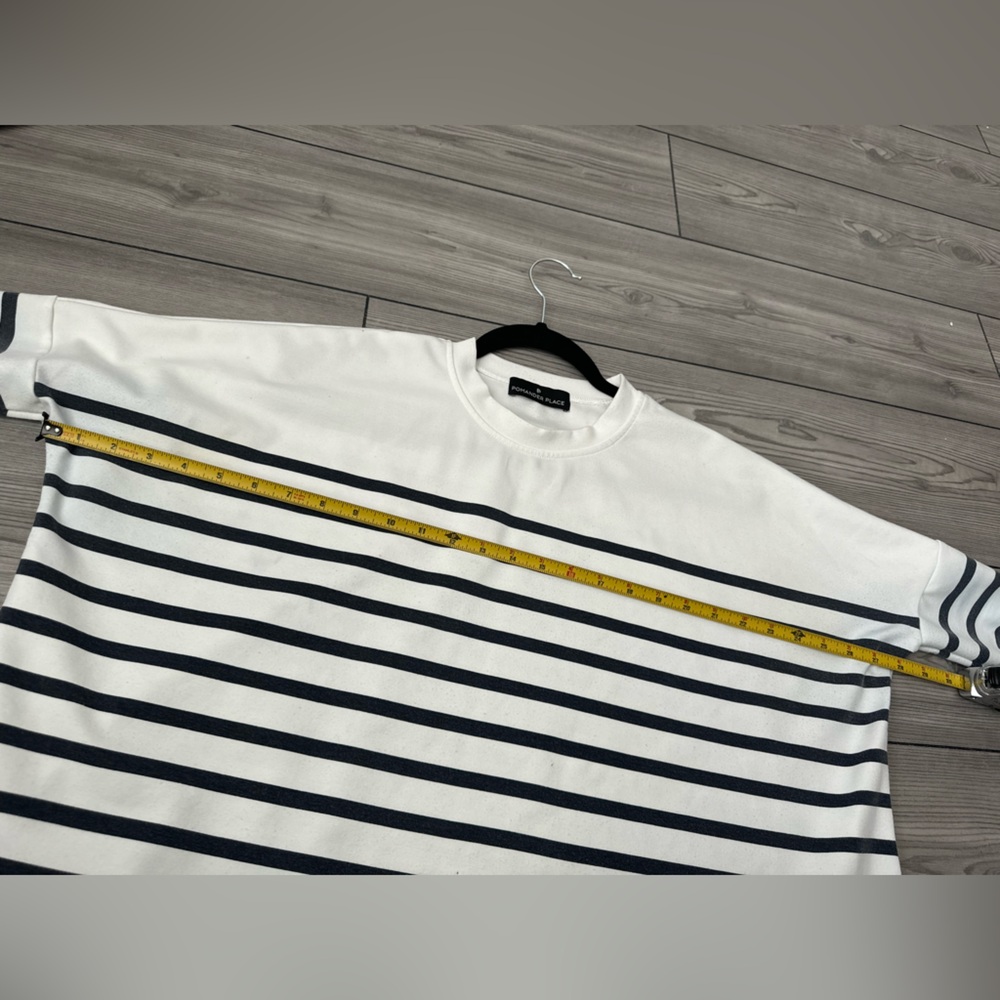 Tuckernuck Pomander Place Striped
Evie Swing Sweatshirt - One Size - Picture 13 of 15